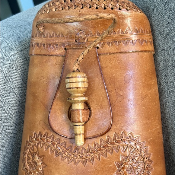 Handcrafted Tan Leather Crossbody Bag - Picture 2 of 12